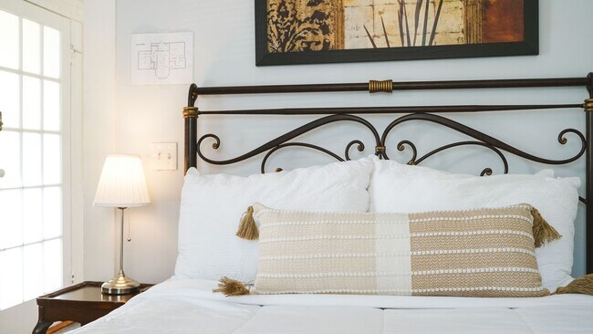 Building Photo - 14 Sanchez Ave