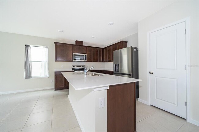 Building Photo - 1941 Summer Serenity Dr