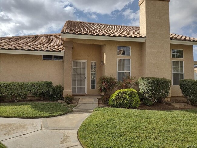 Building Photo - 594 La Costa Dr