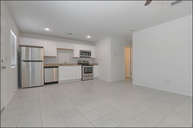 Building Photo - 4626 Maxwell Ave