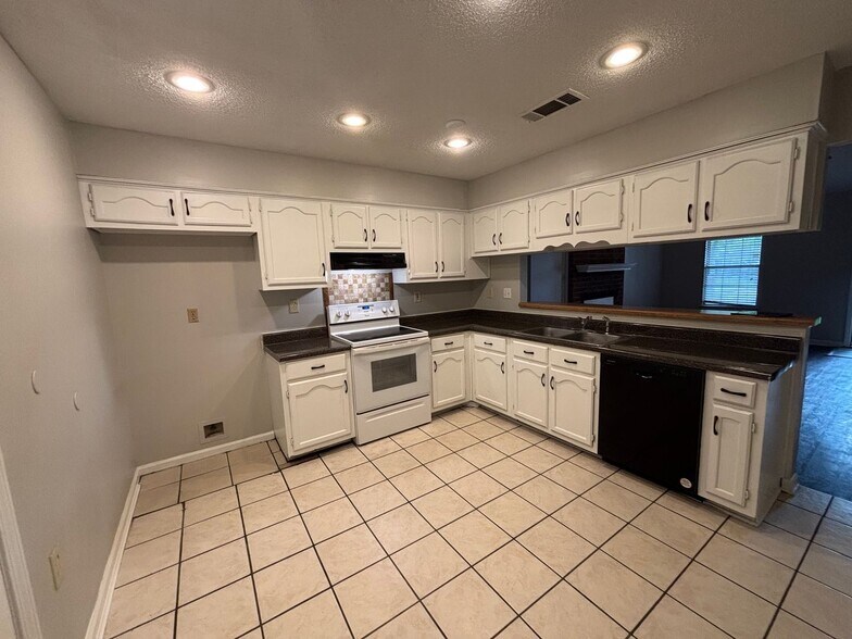 Building Photo - 2532 Baxter Cove