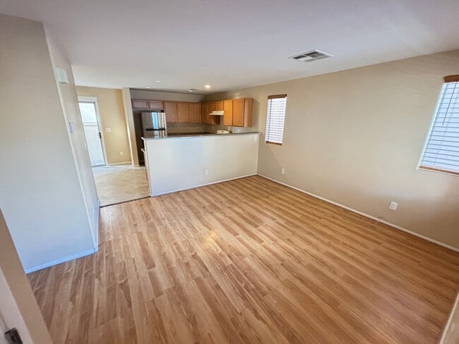 Building Photo - Charming 2Bed/2Bath/1Car 2-Story Home located in Sunrise Manor- Make the Move for Less: $500 Off ...