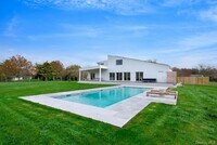 Building Photo - 420 Old Farm Rd