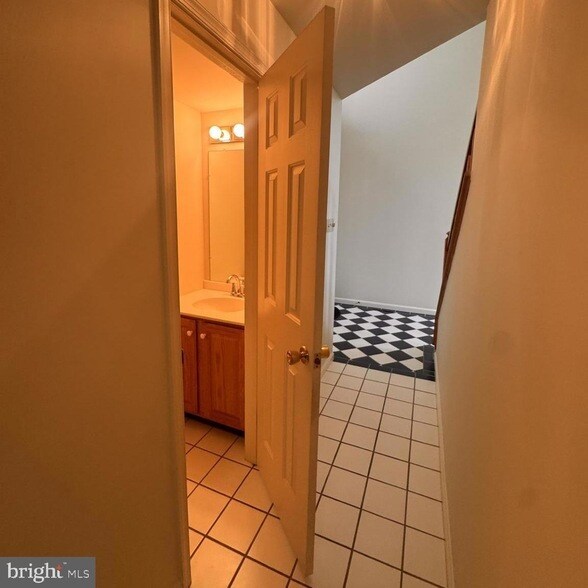 Building Photo - 4282 Wimbledon Dr
