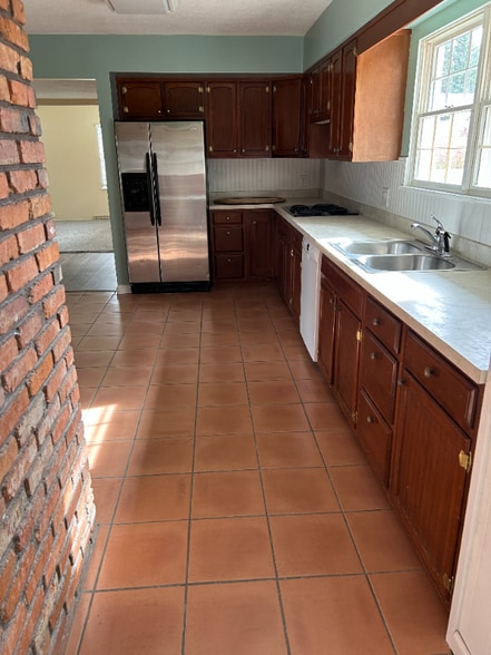 Building Photo - 2700 Carmel Dr