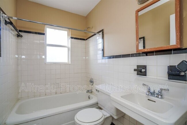 Building Photo - 1443 Nightingale Rd
