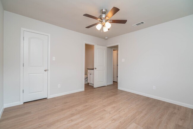 Building Photo - 408 Bellmar Ln