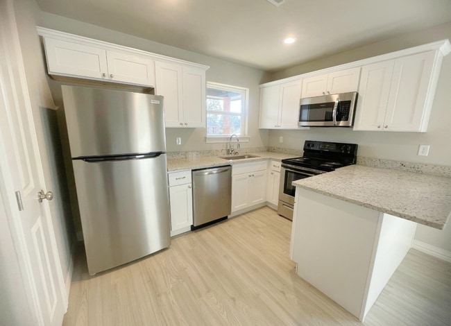 Building Photo - Close to school/Neighborhood surrounded by...