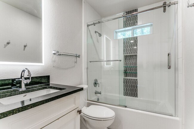 Building Photo - 488-EO