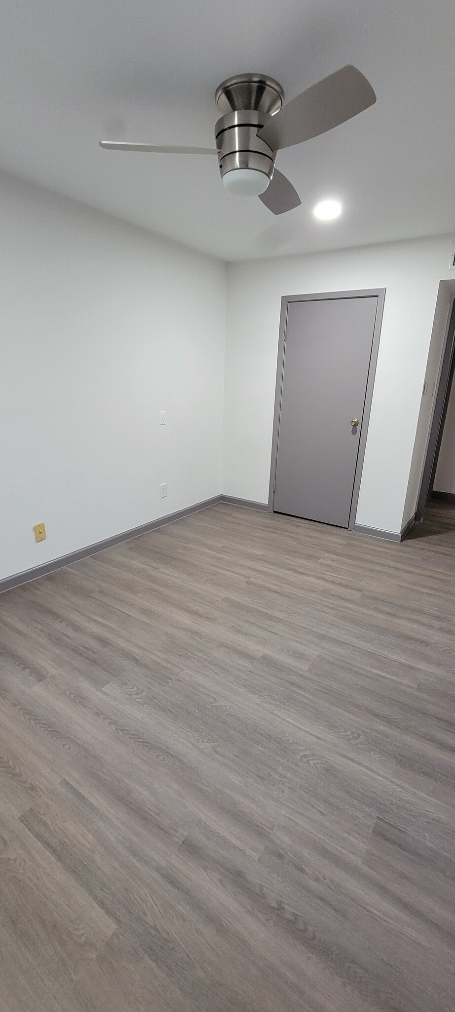 bedroom 2 - 7142 N Holiday Dr