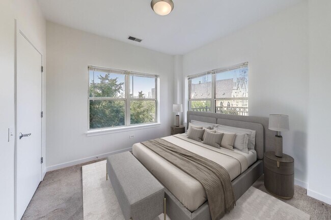 Building Photo - 1155 W Roosevelt Rd