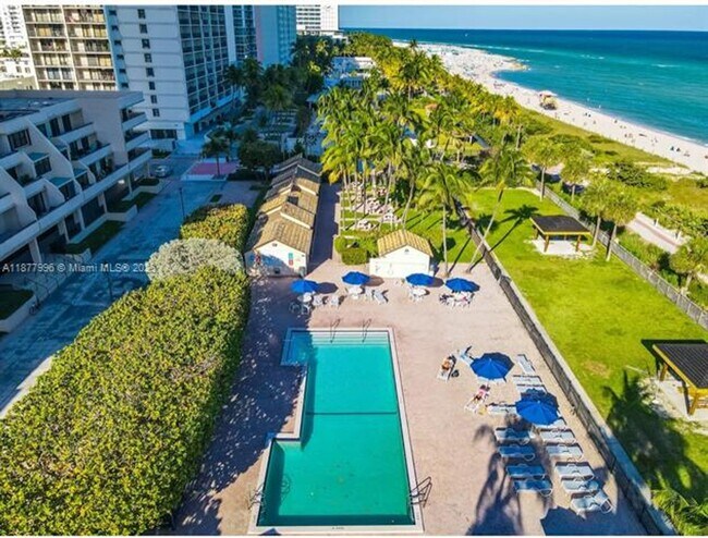 Building Photo - 2555 Collins Ave