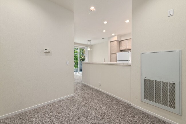 Building Photo - 470 Navaro Way
