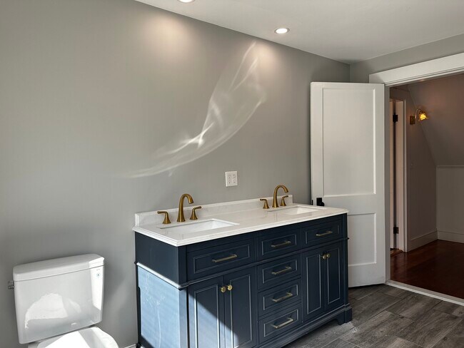 Building Photo - 96 Adams St