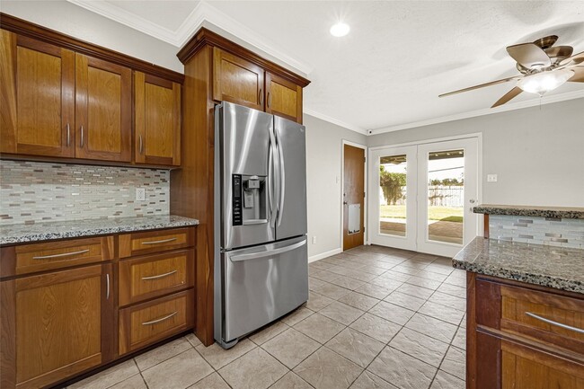 Building Photo - 9927 Southport Dr