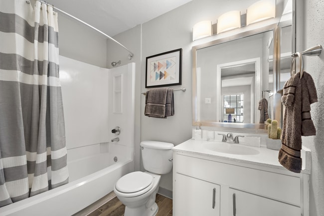 Building Photo - $499 Move-In - Minutes from Med Center