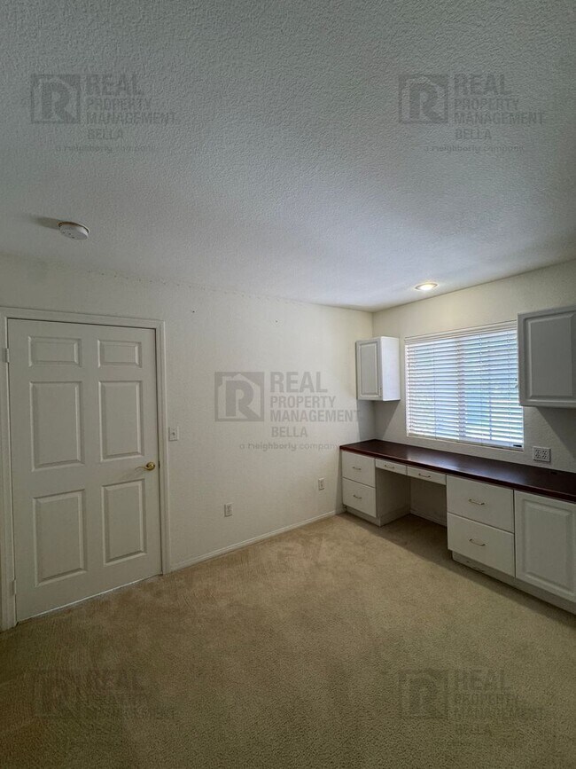 Building Photo - Charming 3 Bedroom, 2 Bathroom Home in Hemet