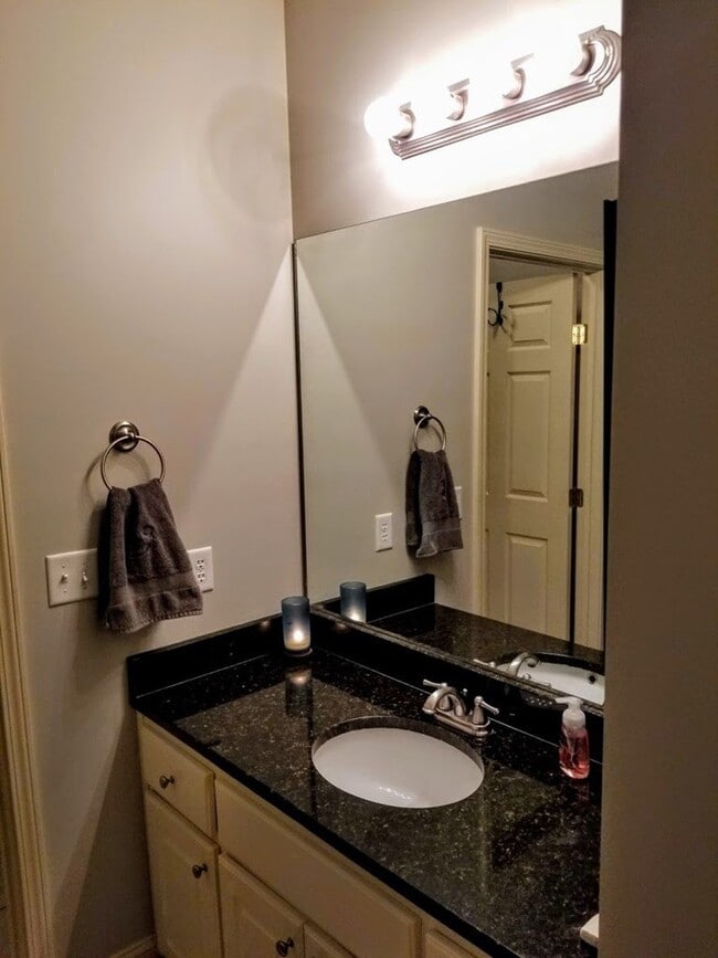 Building Photo - 213 Cherrybark St