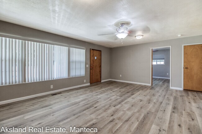 Building Photo - 3005 W Lathrop Rd