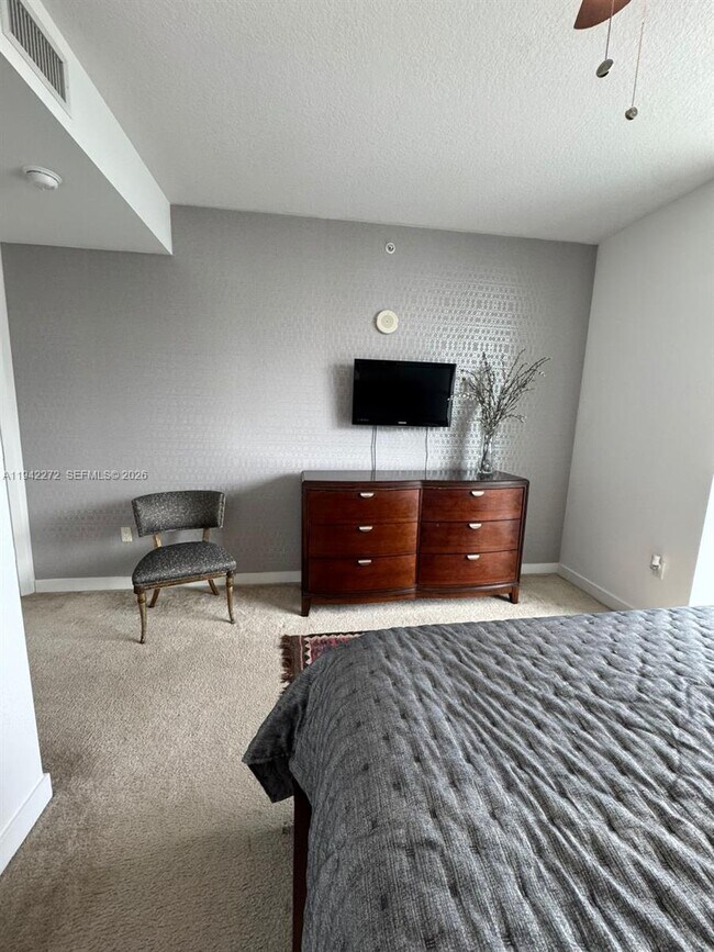 Building Photo - 1111 SW 1st Ave