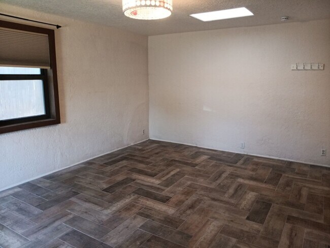 Building Photo - Stunning 3-bedroom, 2-bathroom home! Comin...