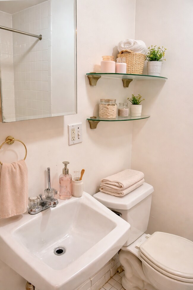 Building Photo - 90A W Cedar St