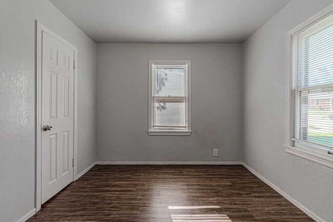 Building Photo - 3 Bed 2 Bath in OKC!