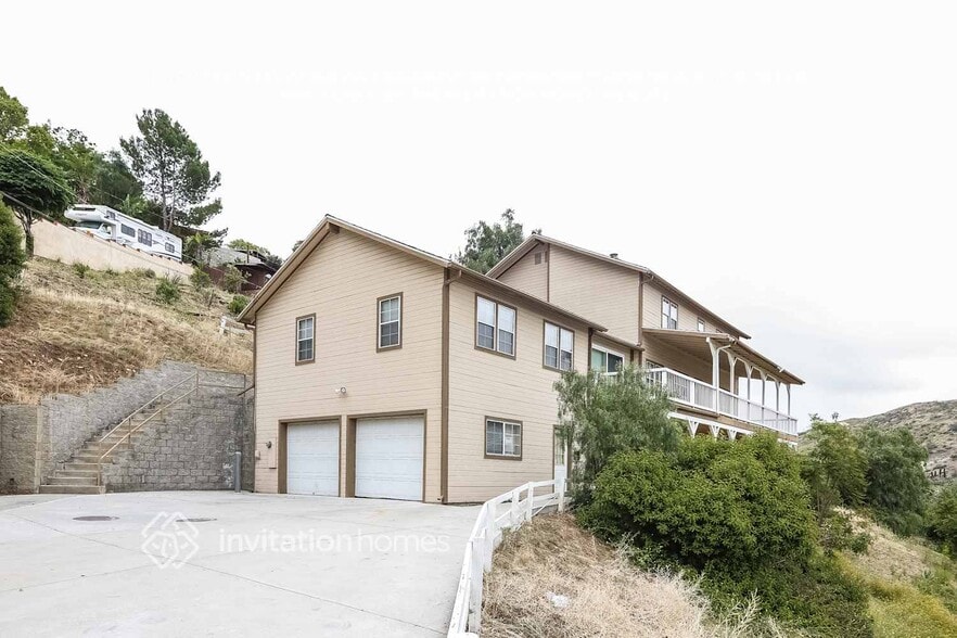 Primary Photo - 9404 Wayside Dr