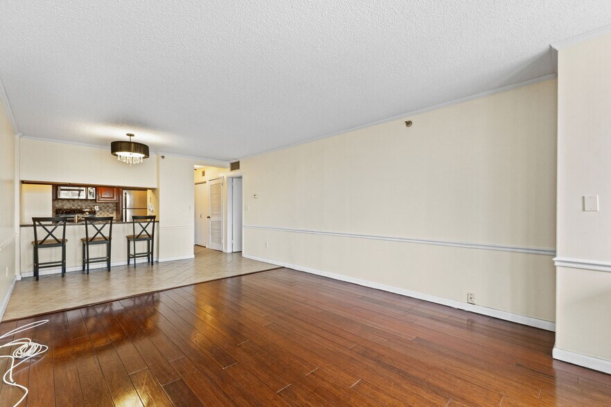 Building Photo - 25 Rockledge Ave