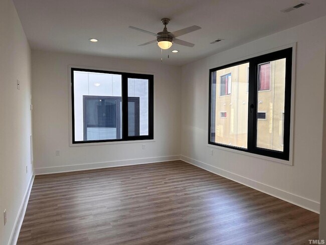 Building Photo - 1112 Nova St