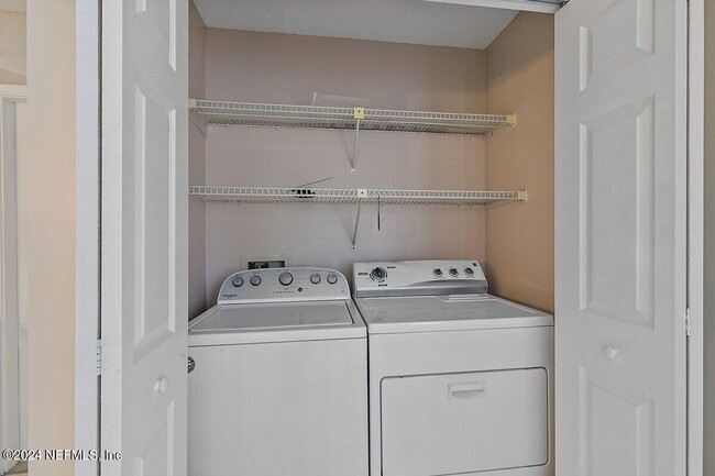Building Photo - Beautiful 4-bedroom, 2-bath home in Mandarin!