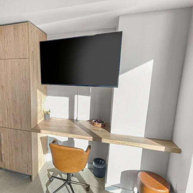 Building Photo - 11 NE 6th St