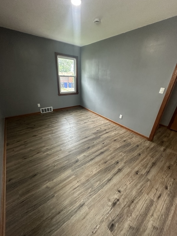 Building Photo - 9201 Bancroft Ave