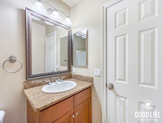 Building Photo - SD: Charming 2BD/1BA 2nd Floor Condo in El Cajon W/ A/C Unit, W/D, & 2 Reserved Parking Spots!