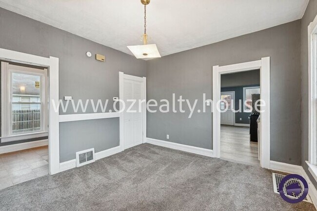 Building Photo - 222 E Park St