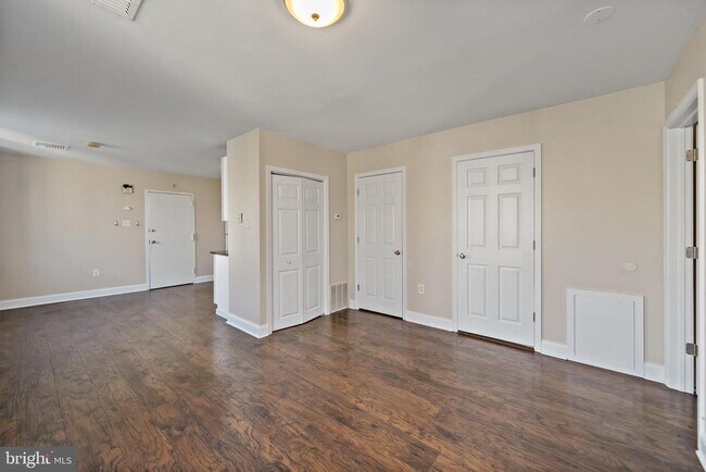 Primary Photo - 443 Fairmount Ave