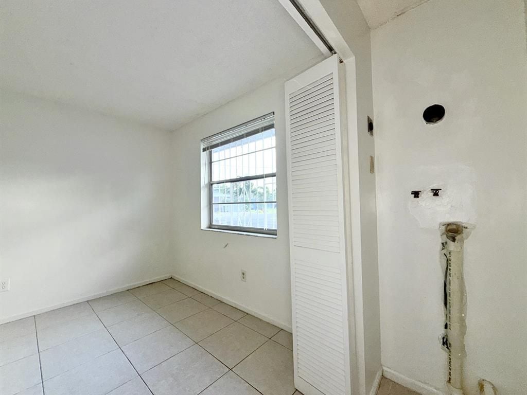 Building Photo - 800 NE 14th St