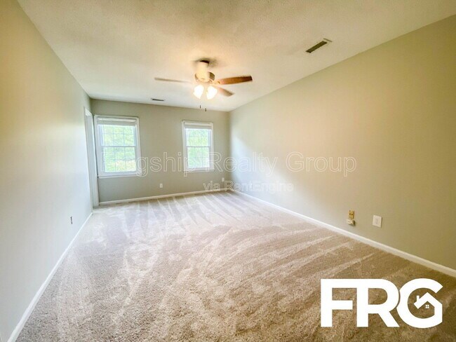 Building Photo - 305 Smith Pl