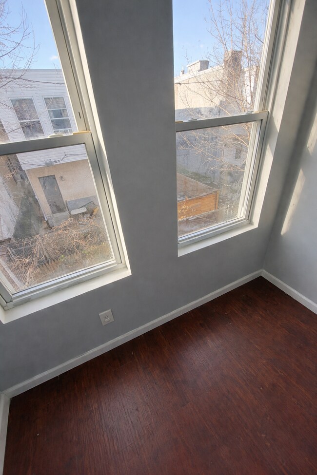 Building Photo - 2132 N 32nd St