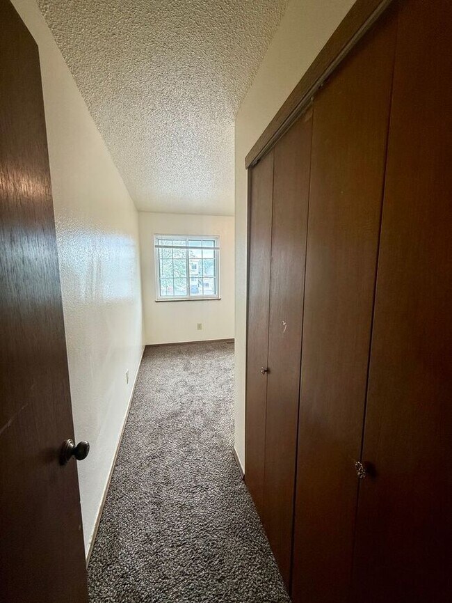 Building Photo - 3 Bed/2.5Bath Townhome in Greeley
