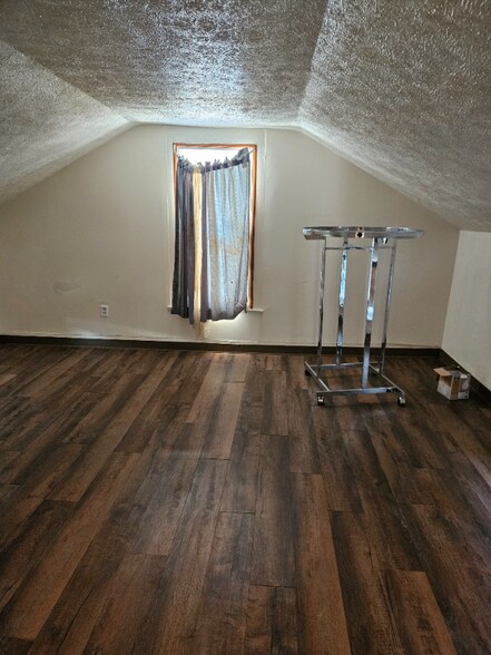 Building Photo - 46 Champlain St