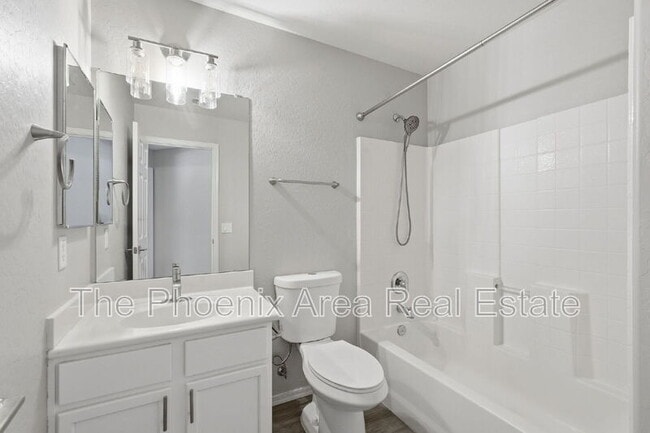 Building Photo - 534 E Bartlett Way