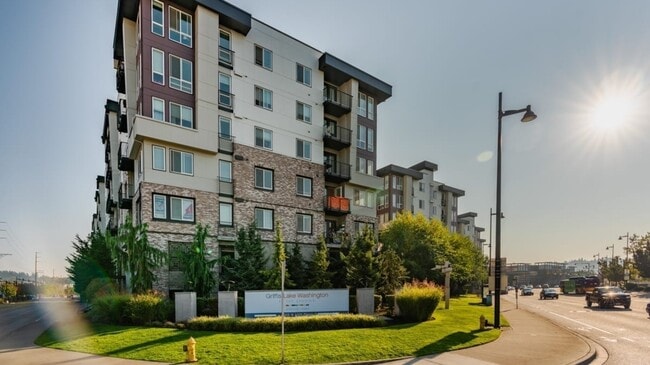 Building Photo - 1202 N 10th Pl