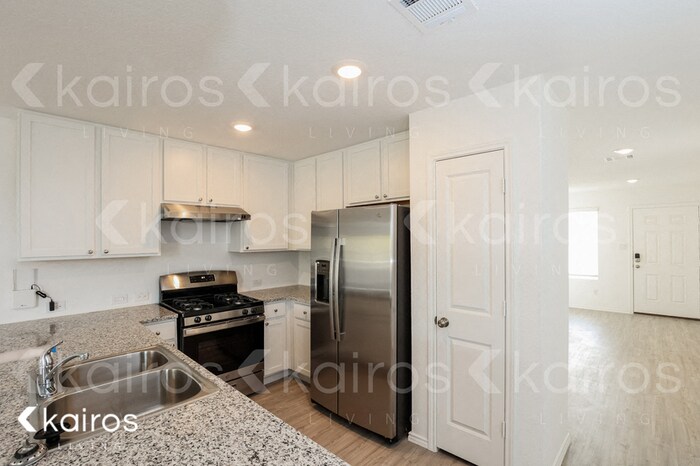 Building Photo - 13827 Weir Pl