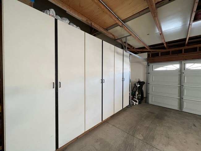 Building Photo - 5 Coldstream, 47