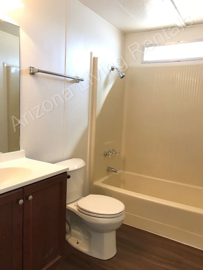Building Photo - AMAZING 3 BEDROOM HOME