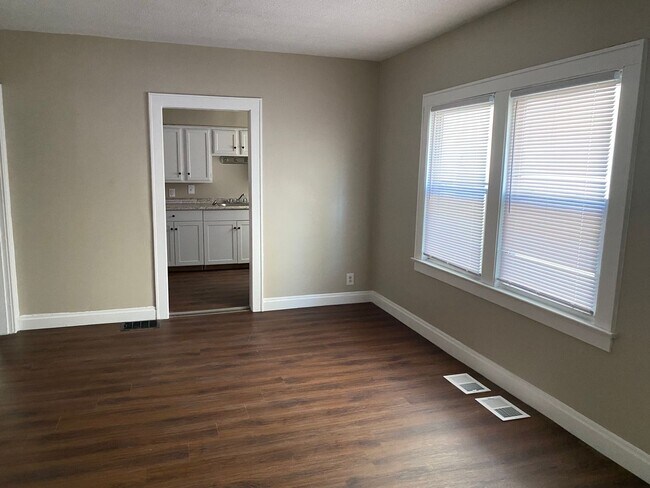 Building Photo - 608-610 Racine Avenue