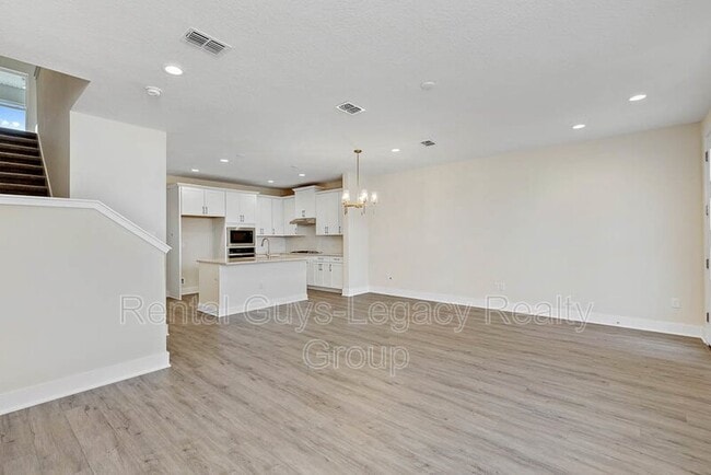Building Photo - 24 Seaport Ln