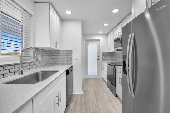 Building Photo - 1015 Spanish River Rd