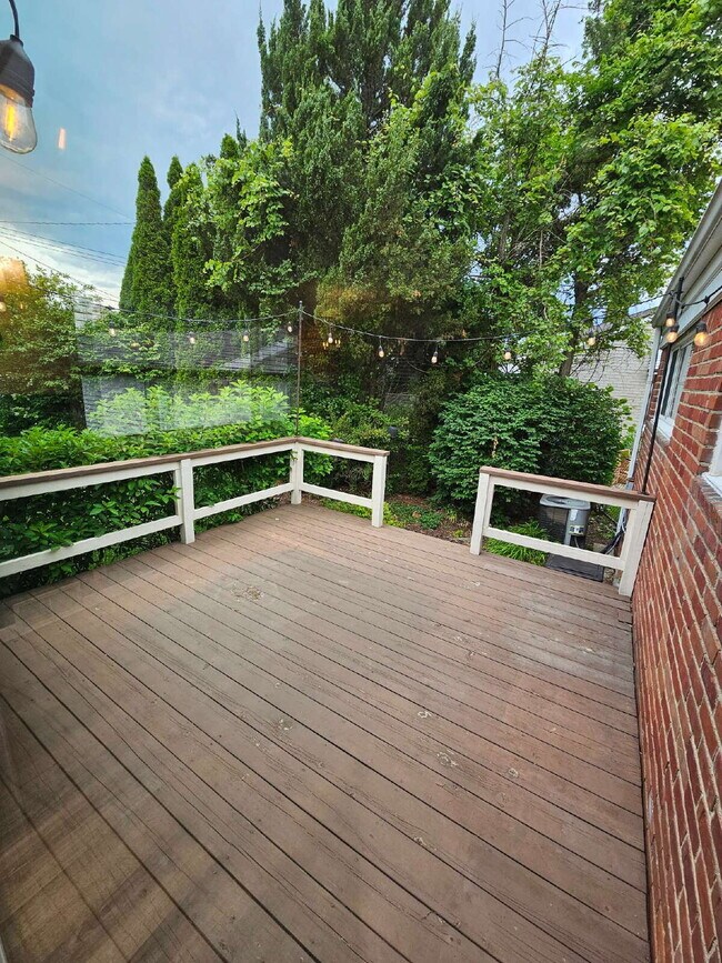 Building Photo - Beautiful 3-Bedroom Ranch in Desirable Northwest Warren, Nice Kitchen, Large Living Room, Finishe...